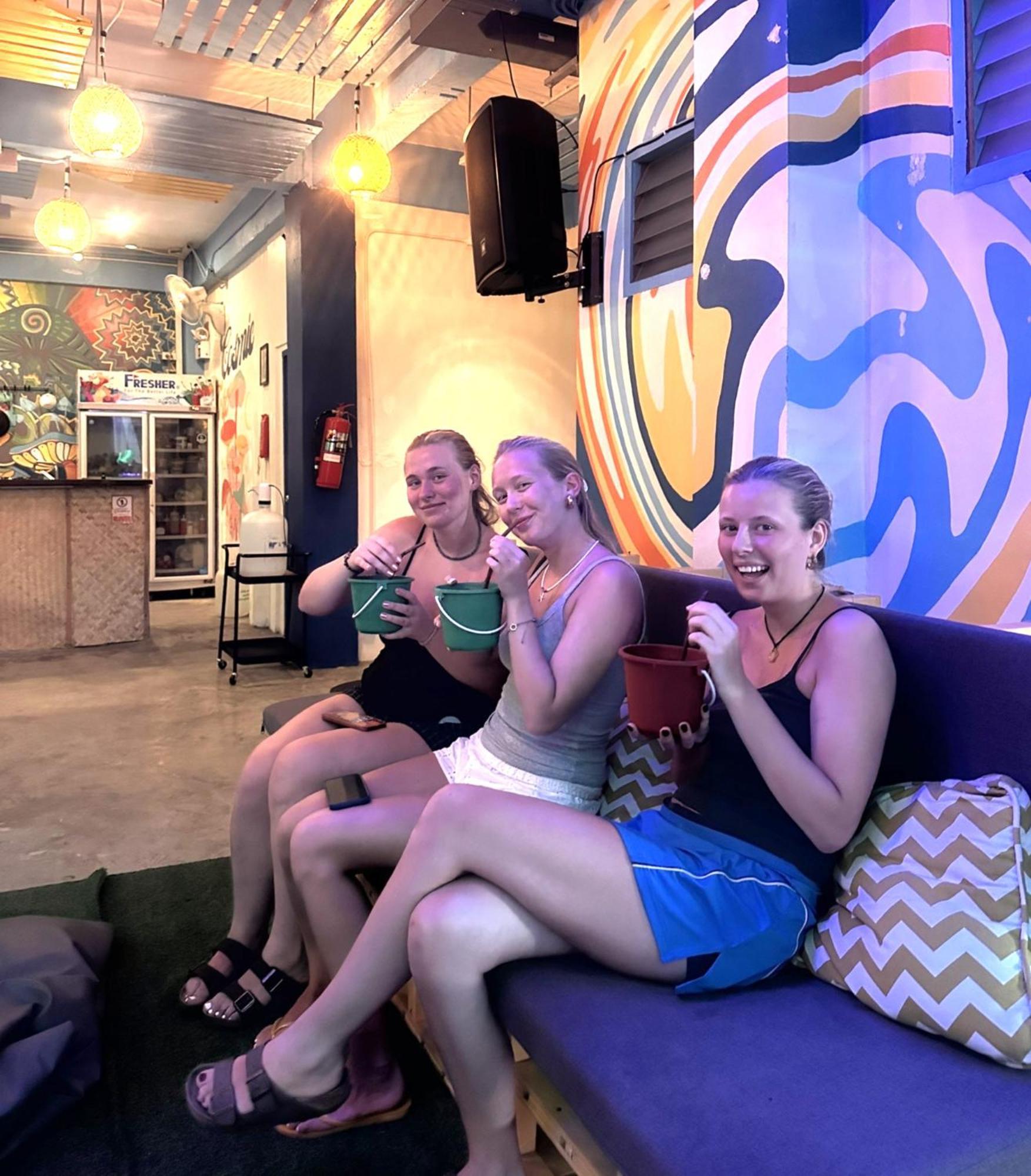 The Hangout Hostel Ao Nang ภายนอก รูปภาพ