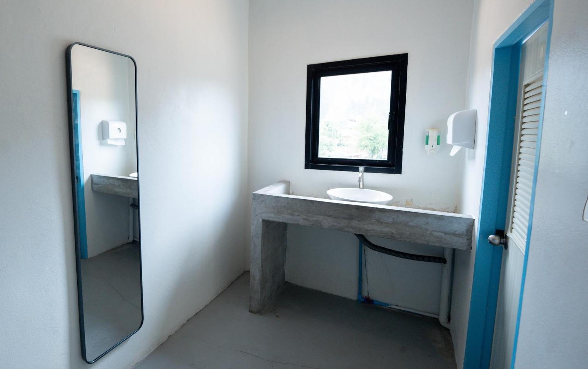 The Hangout Hostel Ao Nang ภายนอก รูปภาพ